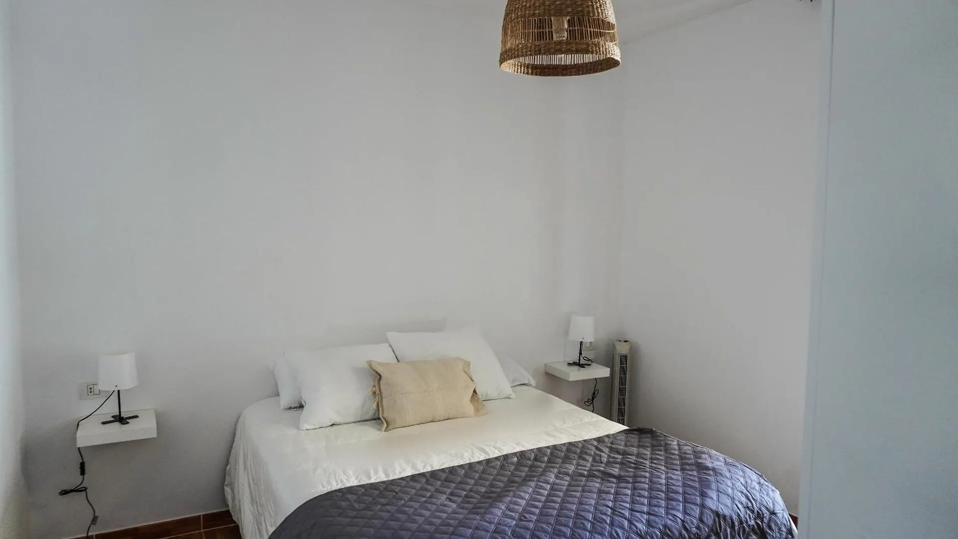 Blue Coast Apartment With Pool & Wifi Арона