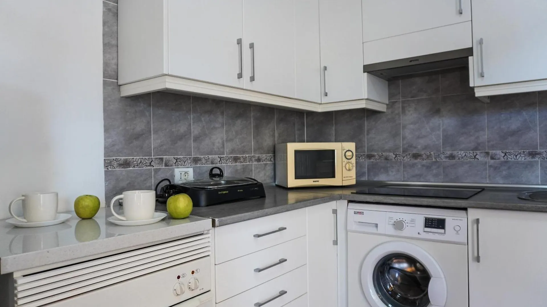 Blue Coast Apartment With Pool & Wifi Арона 0*,