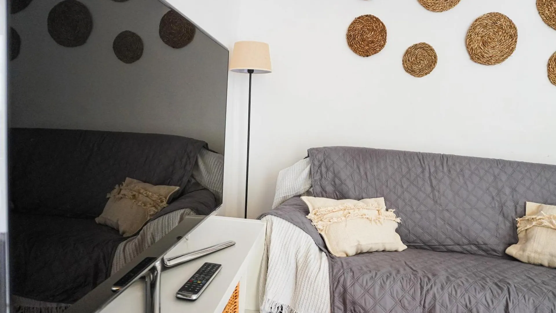 Blue Coast Apartment With Pool & Wifi Арона