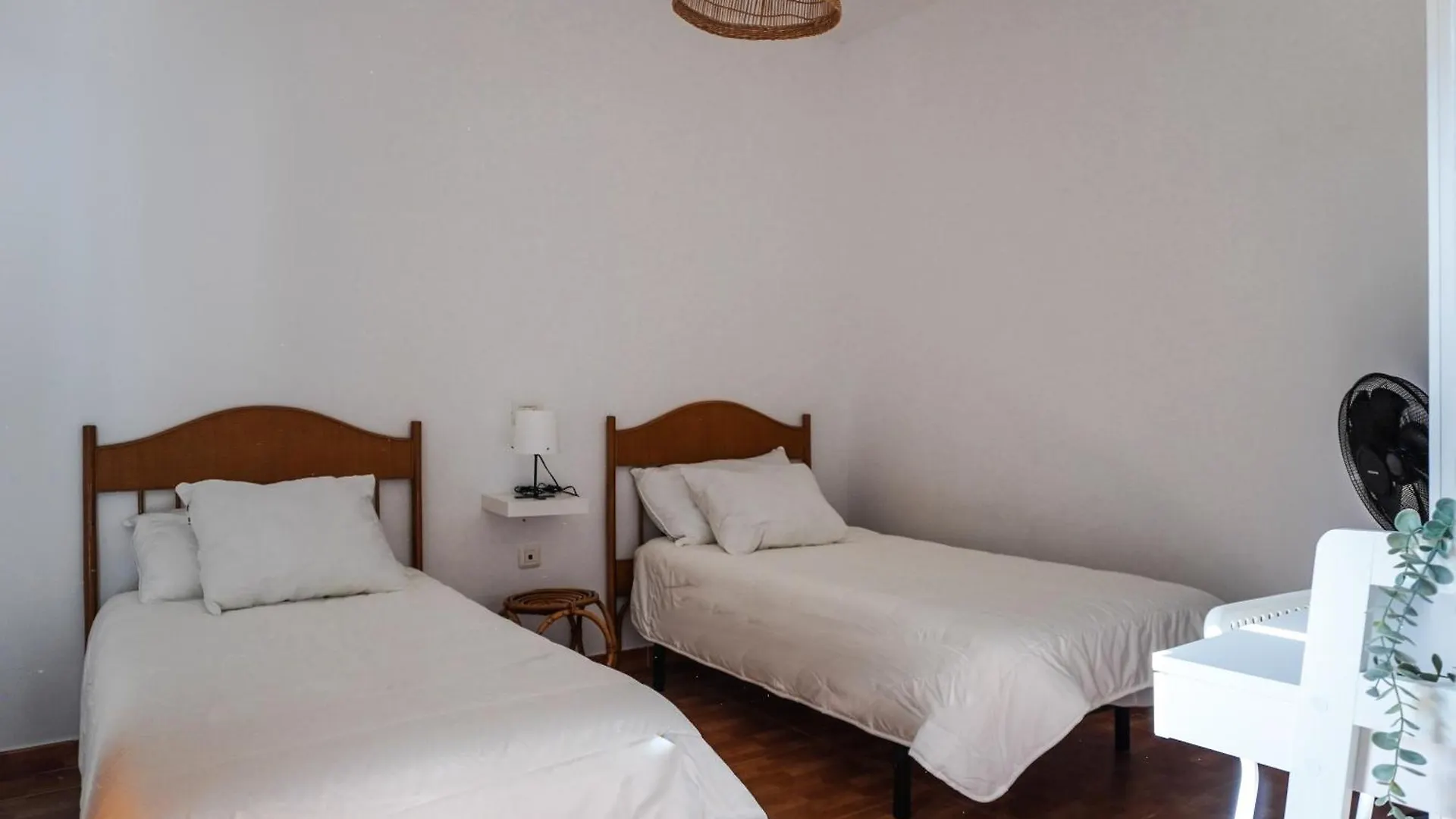 Blue Coast Apartment With Pool & Wifi Арона