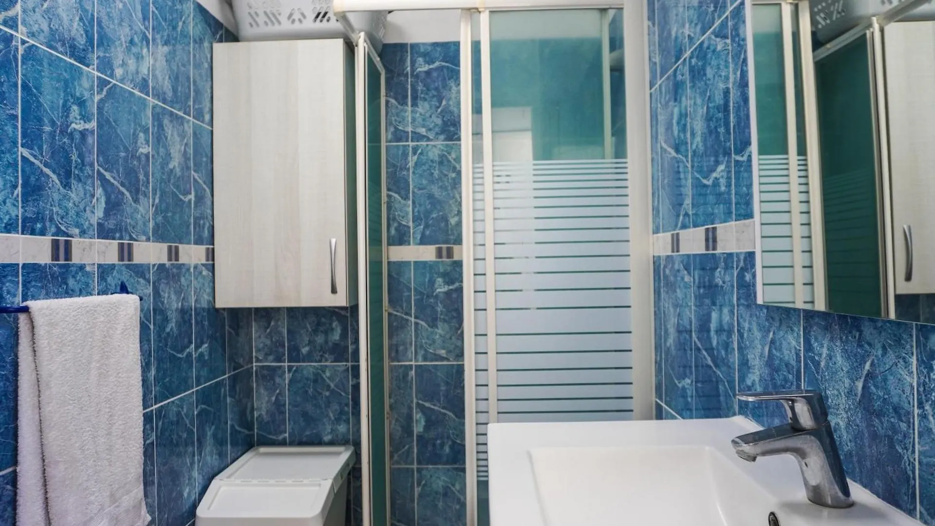 Blue Coast Apartment With Pool & Wifi Арона