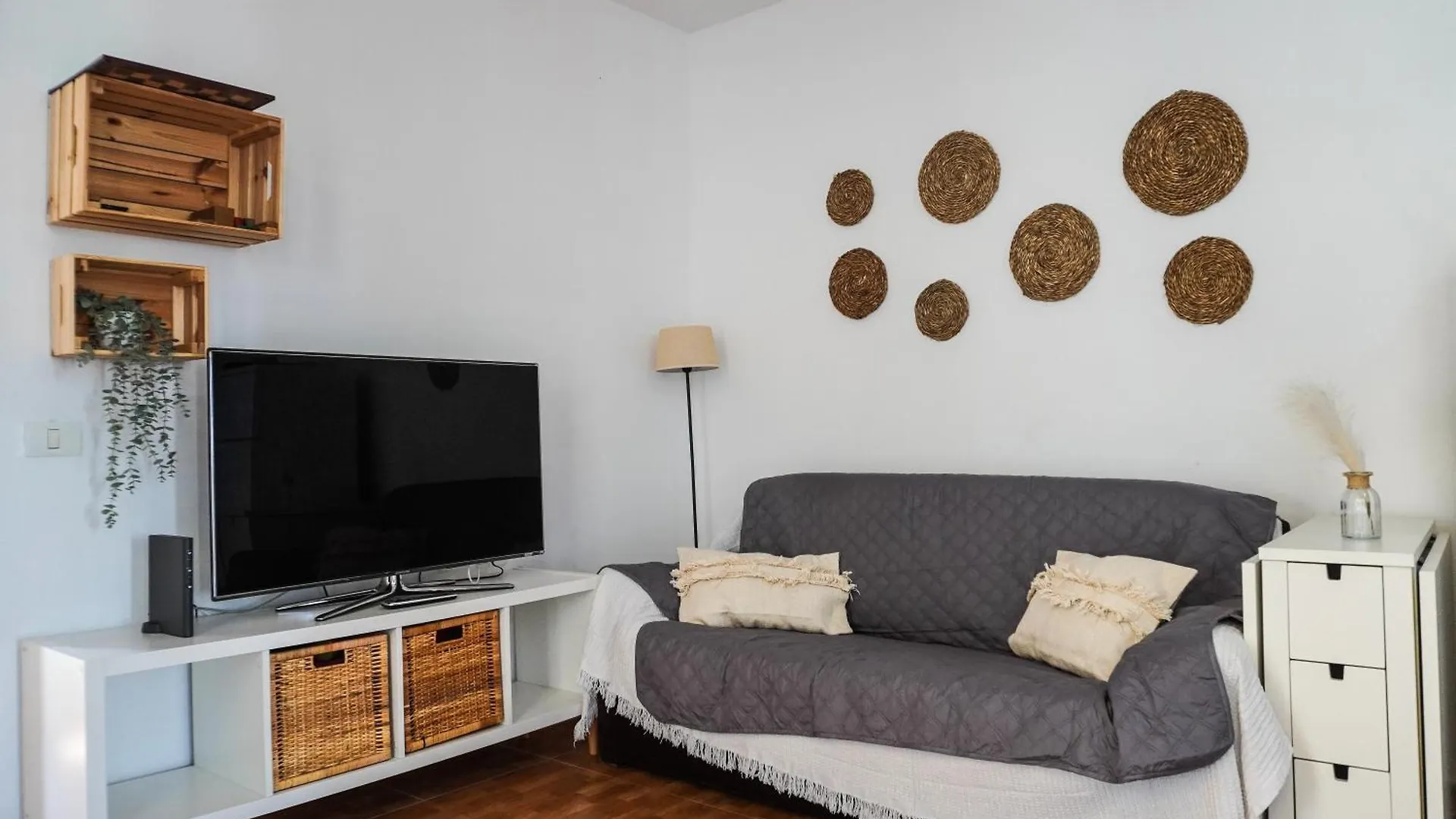 Blue Coast Apartment With Pool & Wifi Арона